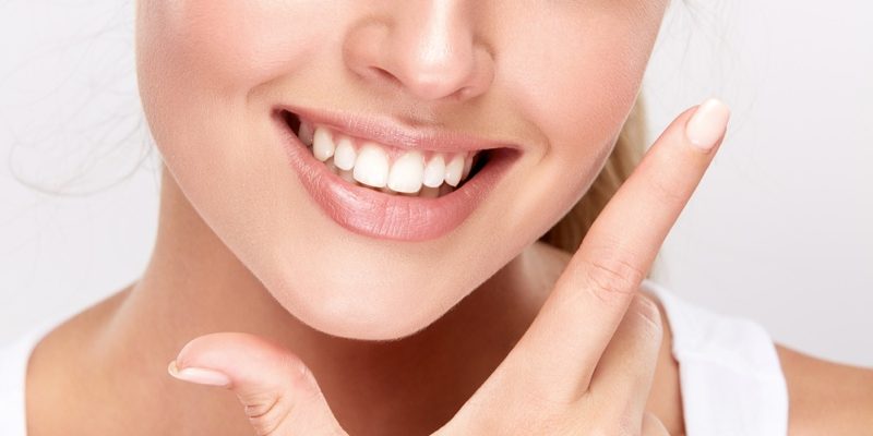 Model-Closeup-Smiling-White-Teeth-Natural-Beauty