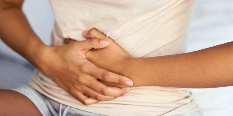 woman-with-upper-stomach-pain